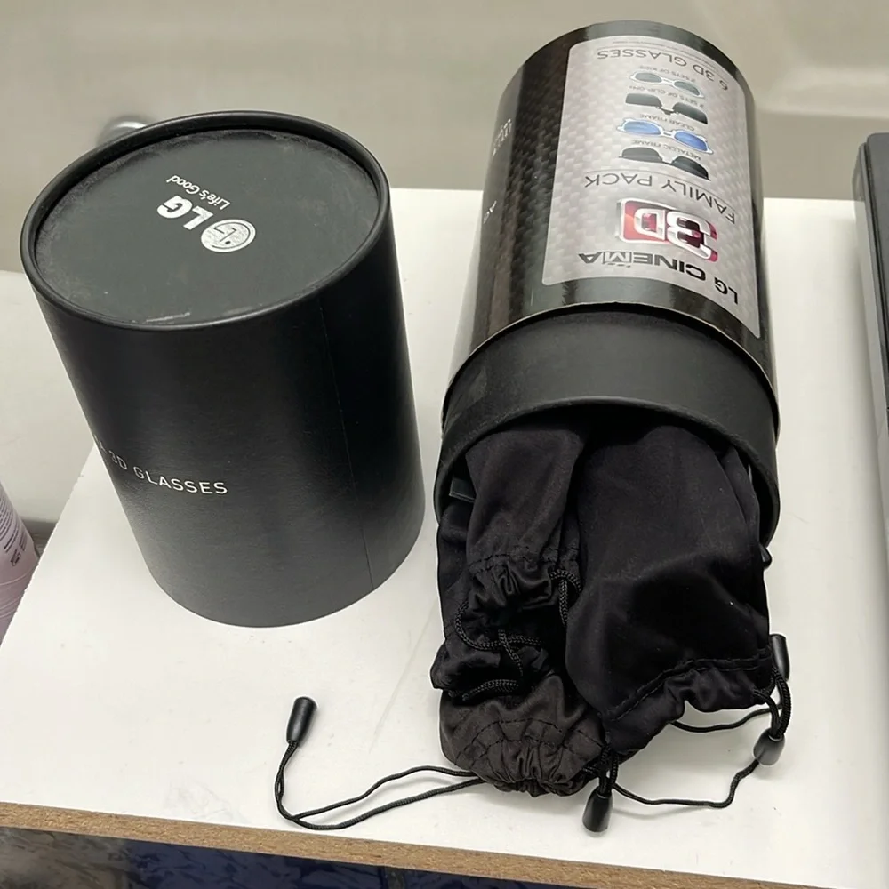 3D glasses Family pack by LG. Everyone gets their own pair. Glasswipes included